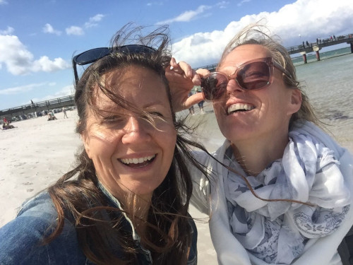 Verena mit einer Freundin Verena mit einer Freundin